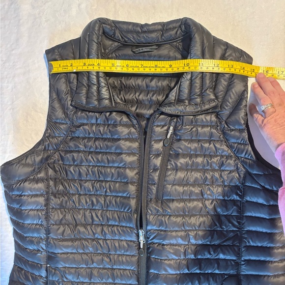 Women’s LL Bean Micro Therm 2.0 Down Vest Zip Front Stow Pockets Medium - Picture 5 of 11